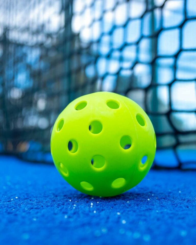 Balles-de-pickleball-comparatif-choisir-meilleure.jpg