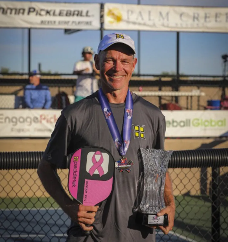 Scott Moore pickleball seniors expert - inspiration sport adapté 60 ans