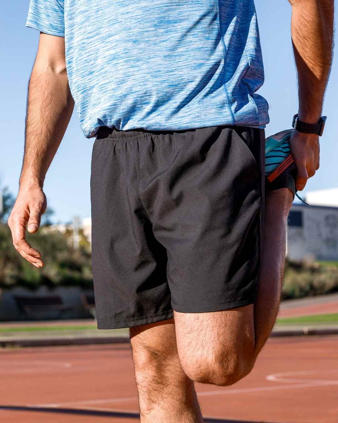 Étirement des quadriceps debout pour le pickleball
