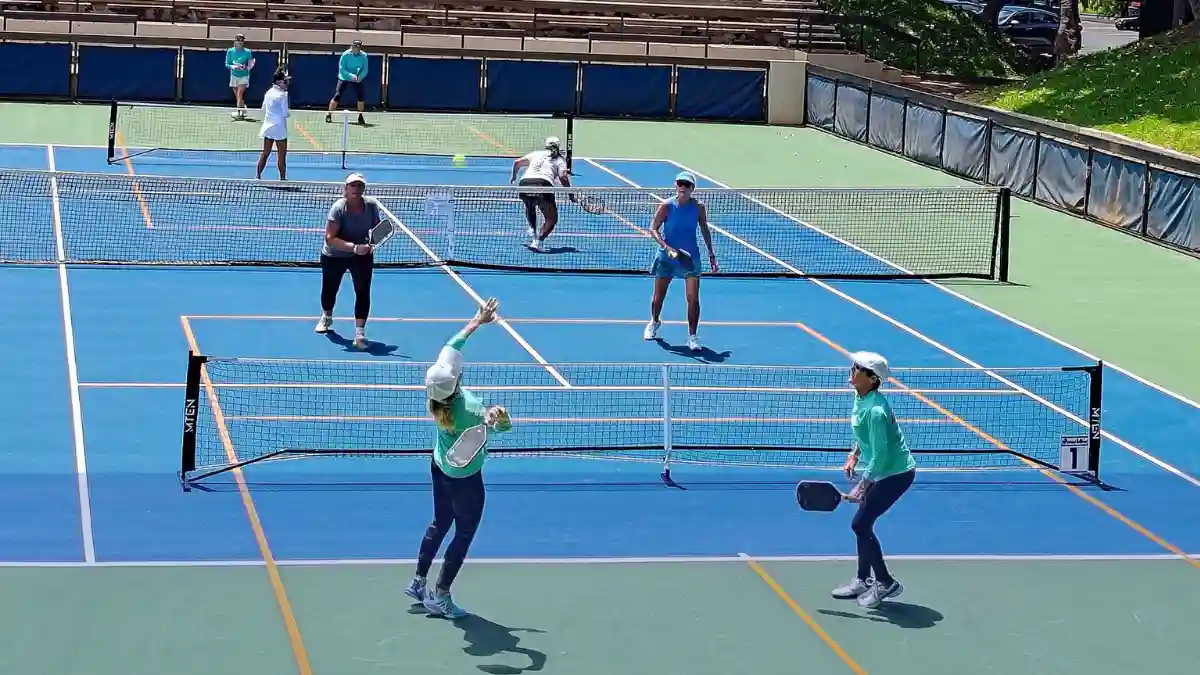 HUB_Règles du pickleball : guide complet | Bonjour Pickleball Schéma terrain pickleball avec service diagonale, kitchen et zone double rebond