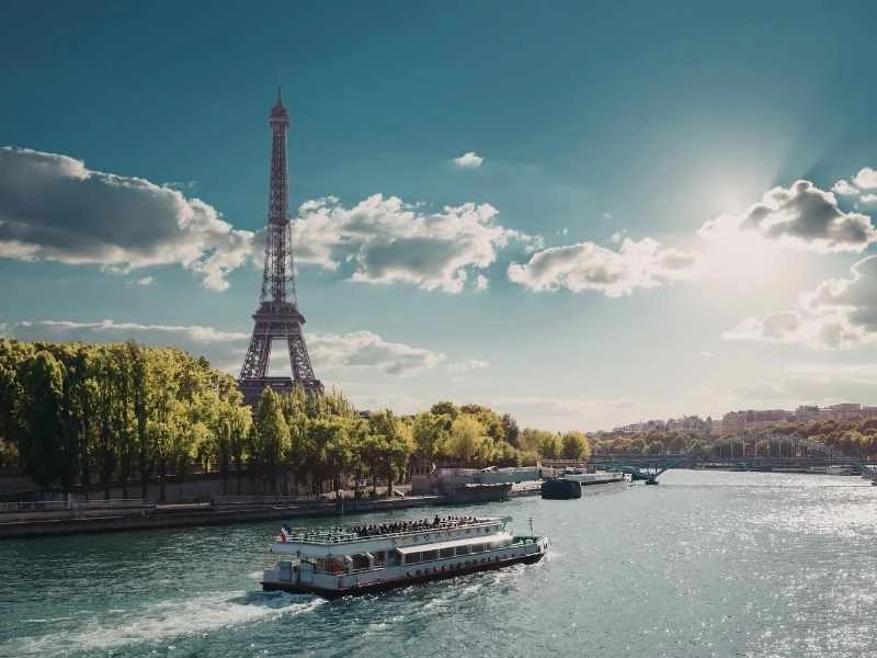 Outdoor pickleball court with a view of Paris