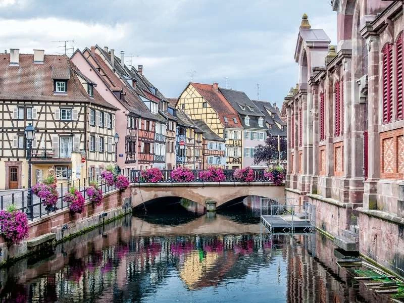 Outdoor pickleball court in Strasbourg with half-timbered houses