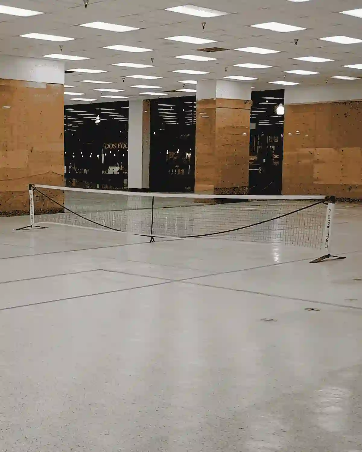 Filet portable de pickleball installé sur un terrain