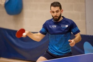 Josh Dye, coach de pickleball et ancien joueur de tennis de table