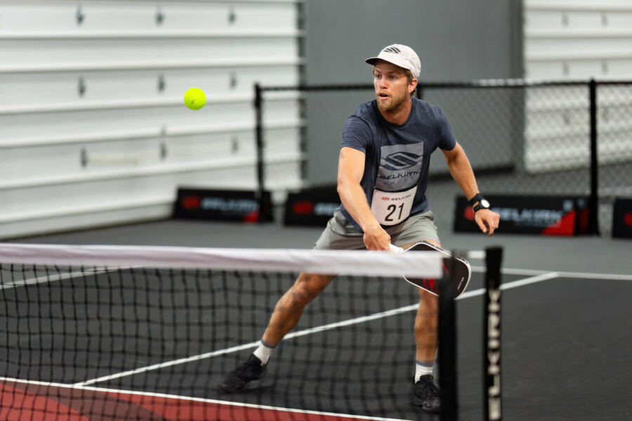 Joueur de pickleball lors du programme Selkirk Sparta Combine